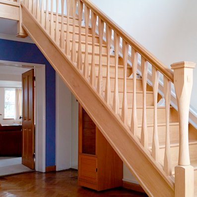 Oak staircase with modern style turned newel posts and spindles